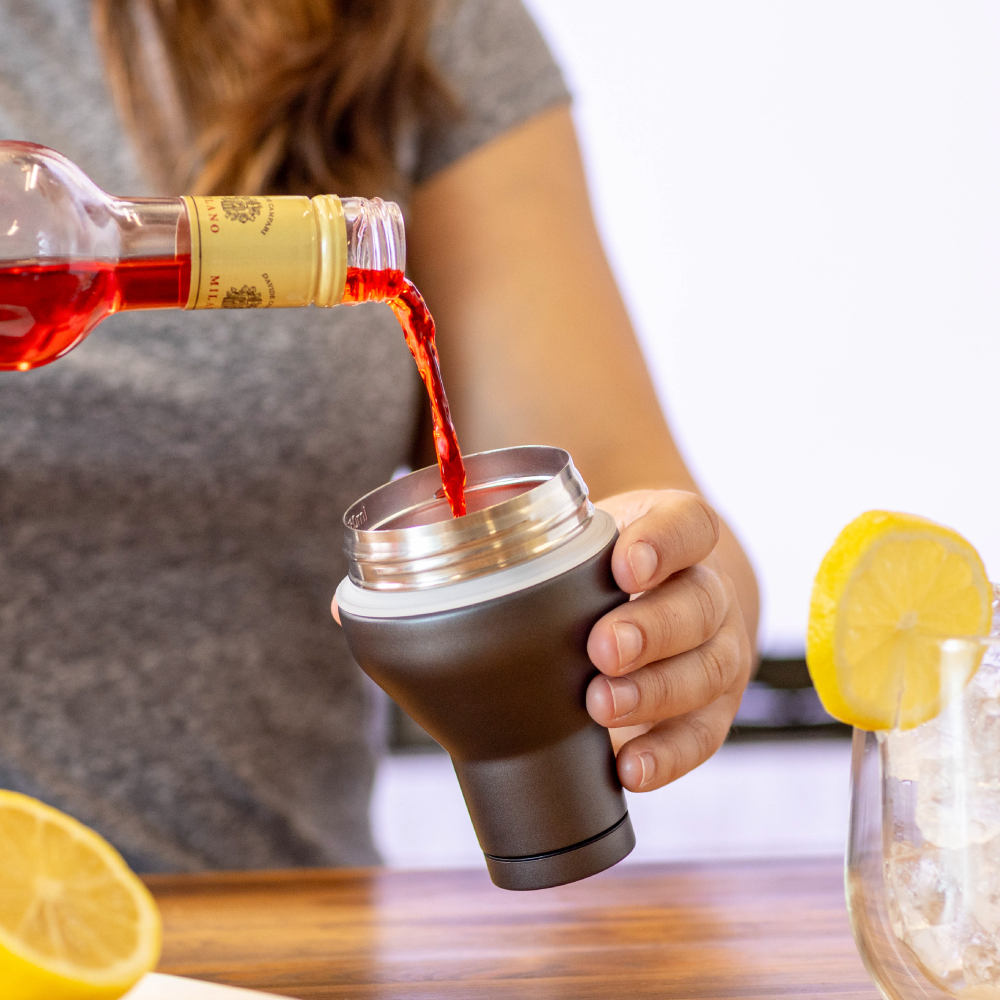 cocktail-shaker-lid-k7 Cocktail_Shaker_lifestyle_2_b714e13d-dd84-4844-956f-11cddc294041.png
